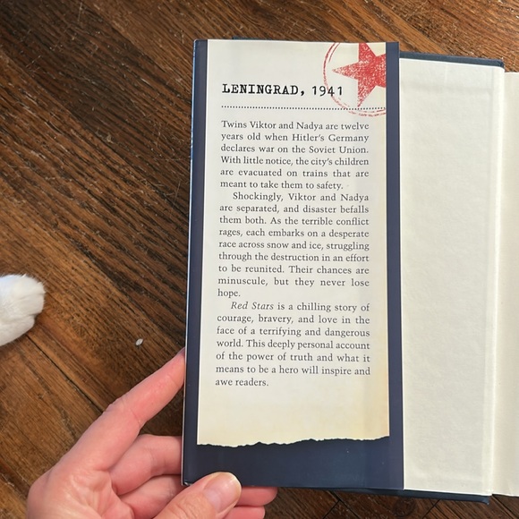 Red Stats - The case of Victor and Nadia’s Notebook by Davide Morosinotto - Picture 3 of 6